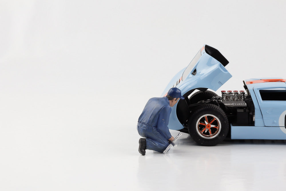 1:18 Figure Mechanic Juan Suit Blue Changing Wheels American Diorama Figures