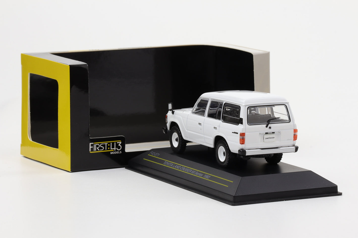 1:43 First Toyota Land Cruiser 60 Series weiss 1982 diecast