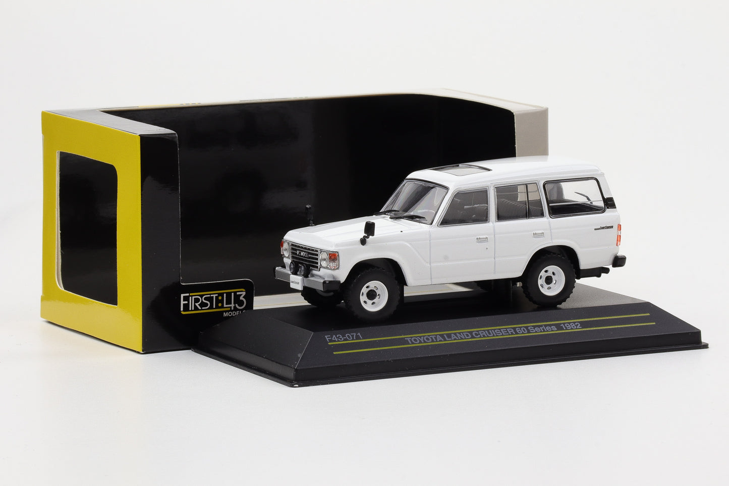 1:43 First Toyota Land Cruiser 60 Series weiss 1982 diecast