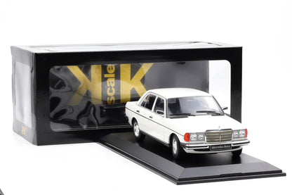 1:18 Mercedes-Benz 230E W123 Saloon 1975 weiss diecast KK Scale + Vitrine