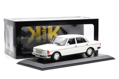 1:18 Mercedes-Benz 230E W123 Saloon 1975 weiss diecast KK Scale + Vitrine