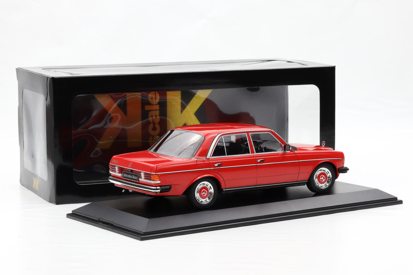 1:18 Mercedes-Benz 230E W123 Saloon 1975 rot diecast KK Scale + Vitrine