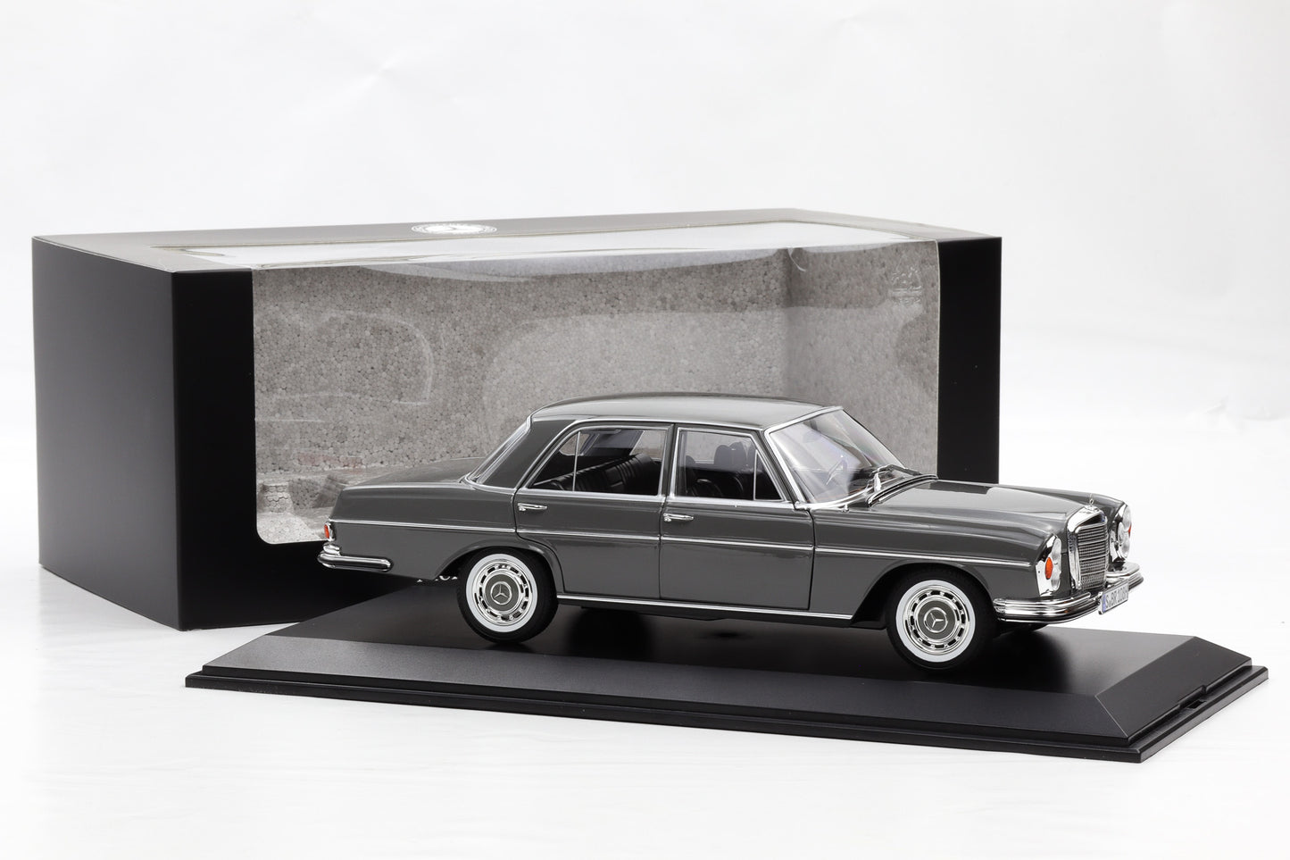 1:18 Norev Mercedes-Benz 280 SE W108 1968 Arabergrau DEALER + Vitrine