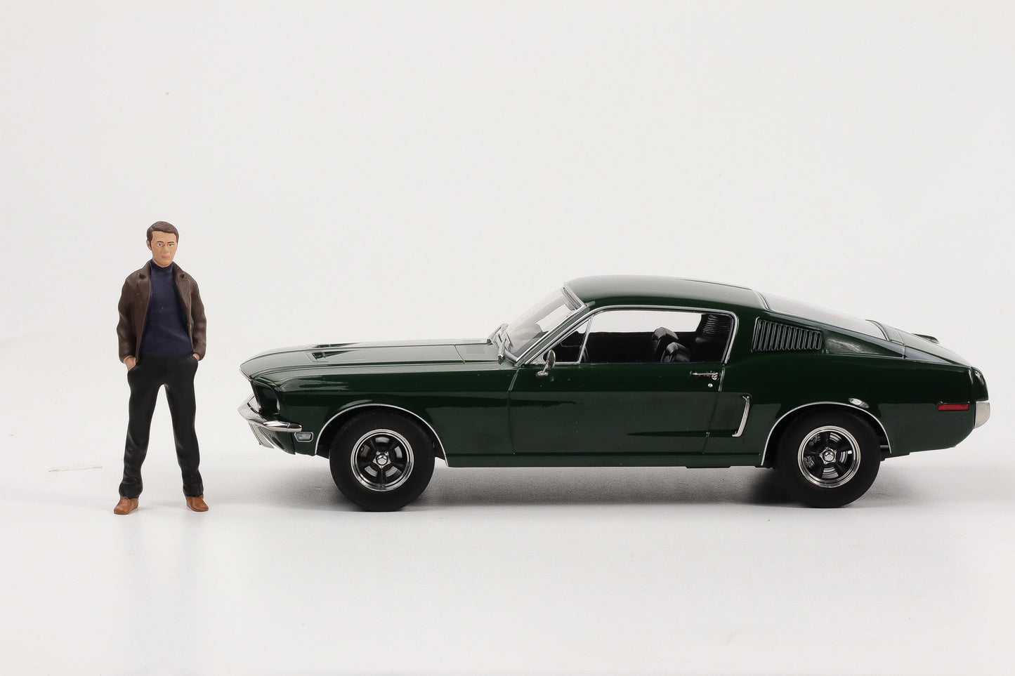 1:18 KK-Scale Ford Mustang GT Fastback 1968 like Bullitt Movie mit Figur McQueen