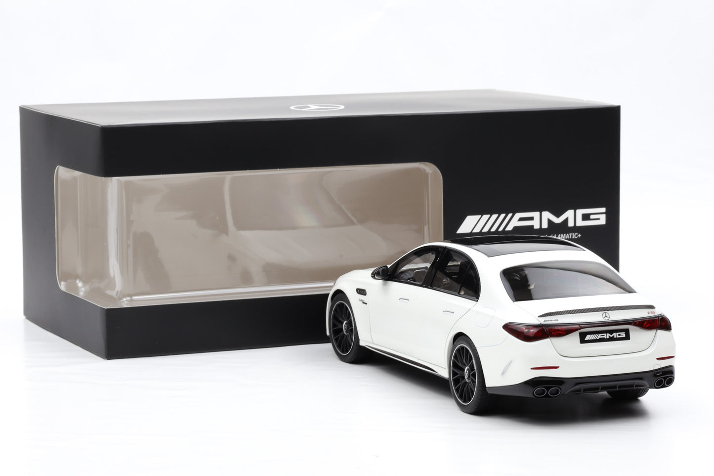 1:18 NZG Mercedes-Benz AMG E 53 Hybrid 4MATIC Opalith white magno Dealer