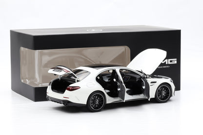 1:18 NZG Mercedes-Benz AMG E 53 Hybrid 4MATIC Opalith white magno Dealer