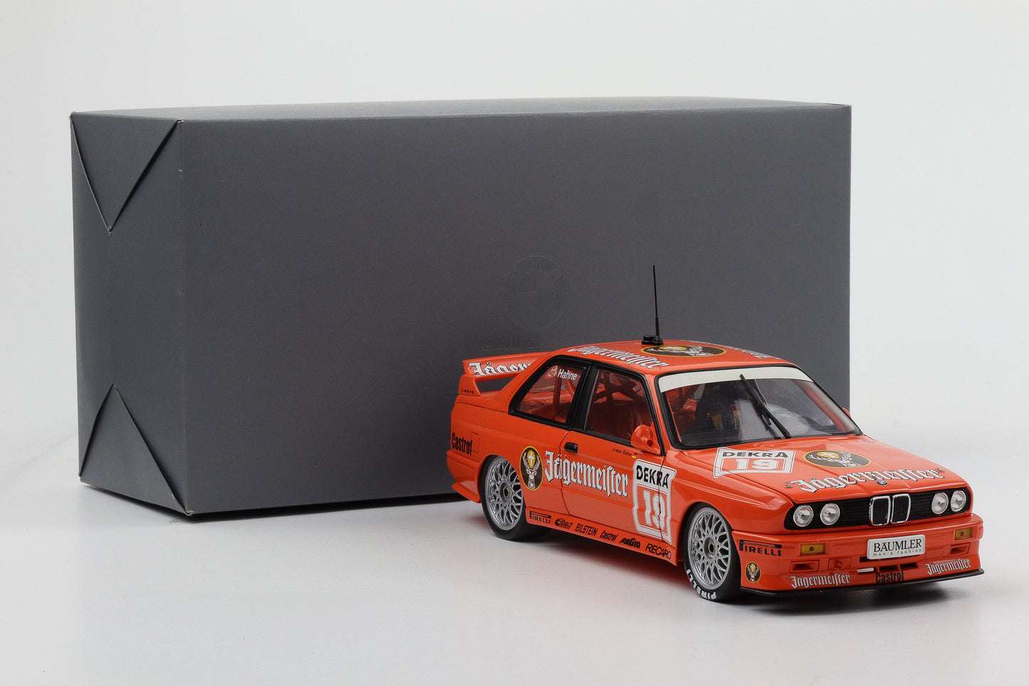 1:18 Minichamps BMW M3 E30 Hahne DTM 1992 Jägermeister Dealer