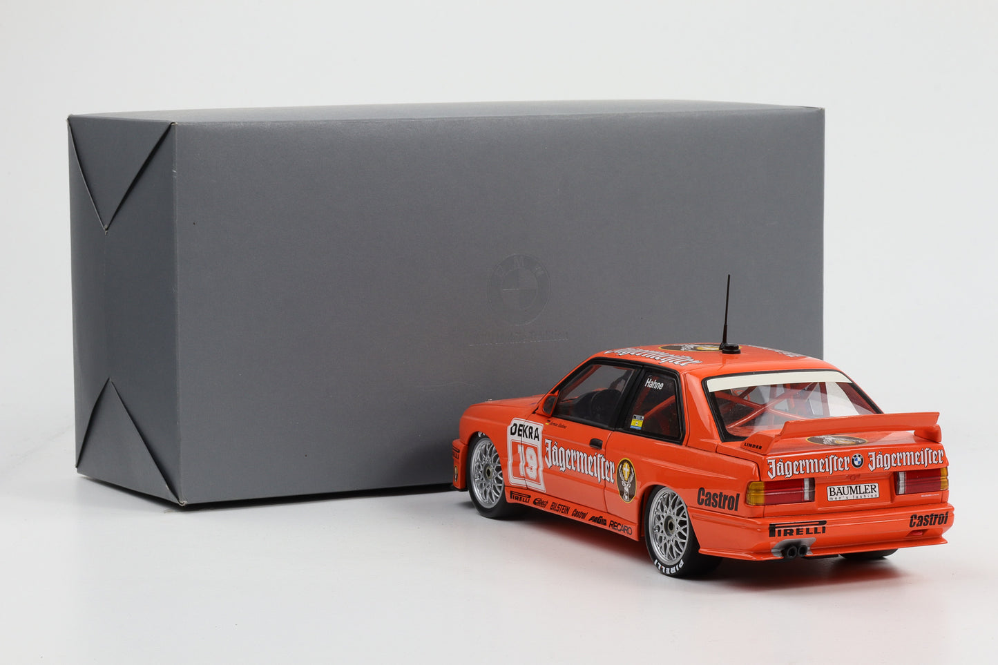 1:18 Minichamps BMW M3 E30 Hahne DTM 1992 Jägermeister Dealer