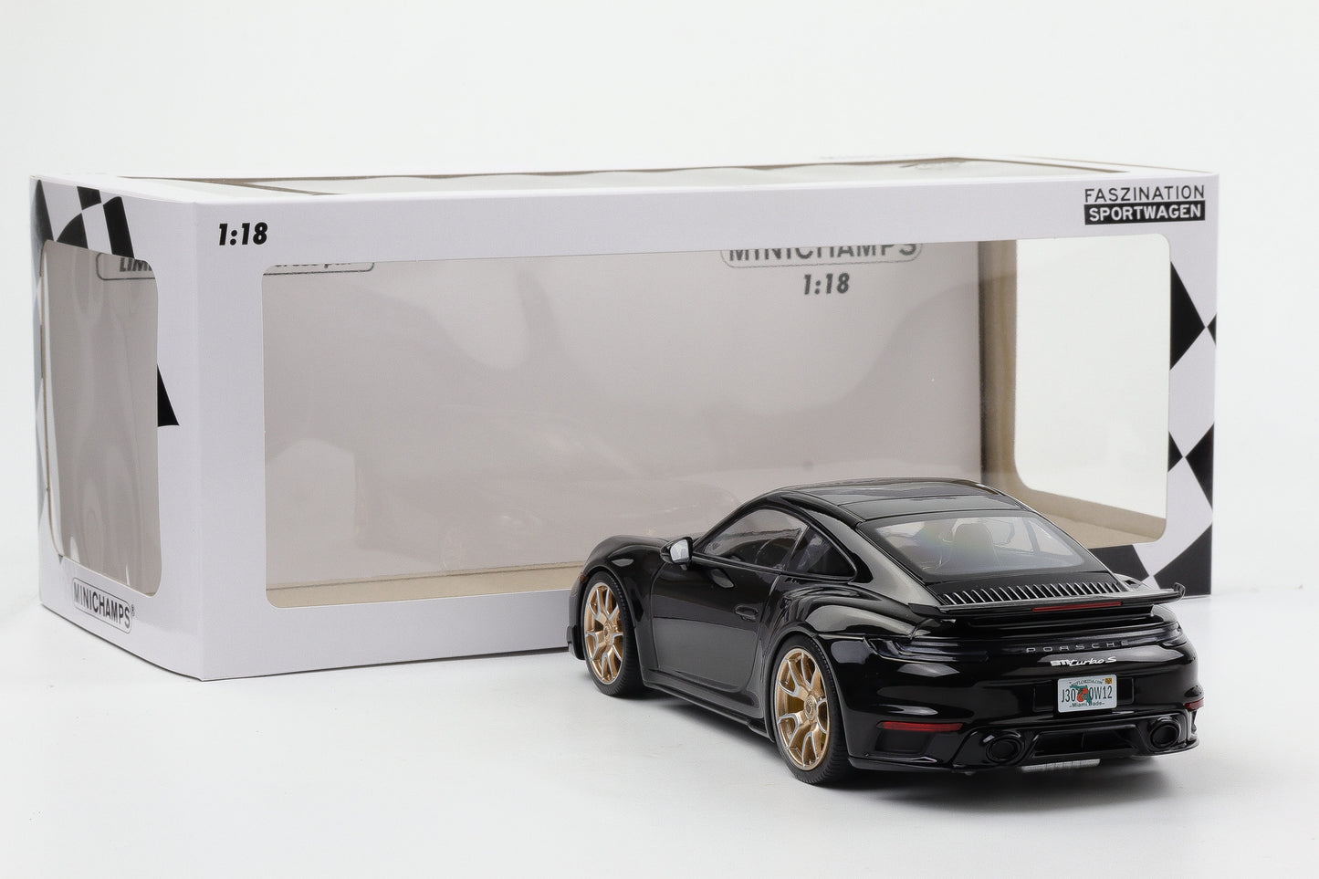 1:18 Minichamps Porsche 911 992 Turbo S Coupe Film Bad Boys 2024 schwarz