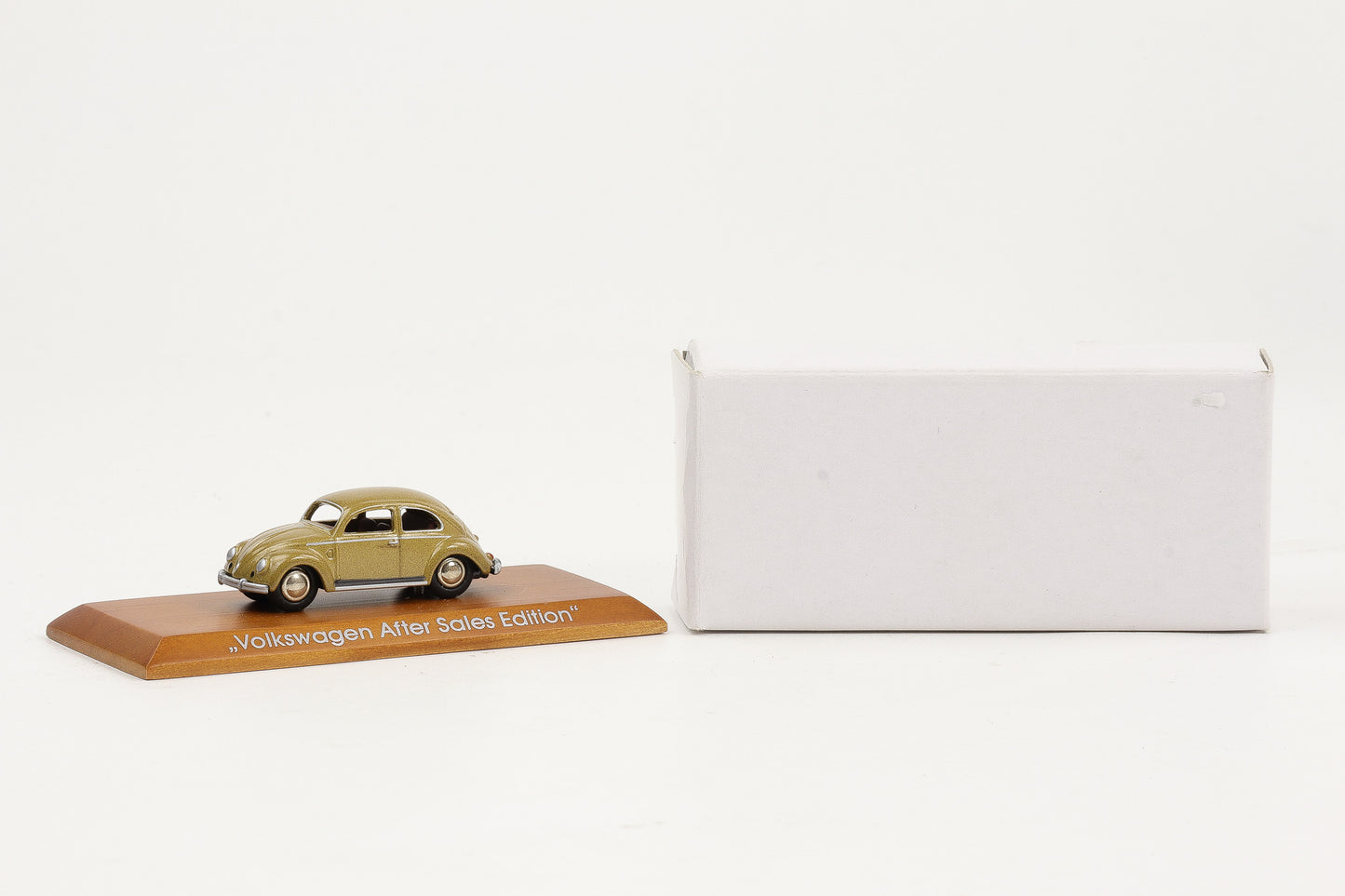 1:87 BUB VW Käfer After Sales Edition 1949 gold mit Holzsockel
