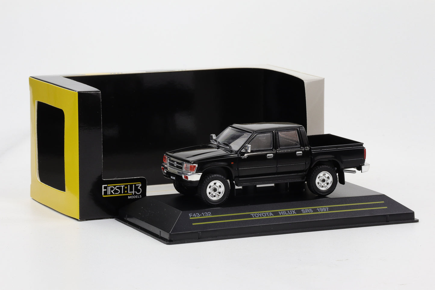 1:43 First Toyota Hilux SR5 schwarz 1997 F43-132 diecast