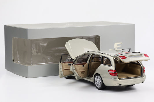 1:18 Minichamps Mercedes-Benz E-Klasse S212 T-Modell Perlbeige metallic full opening