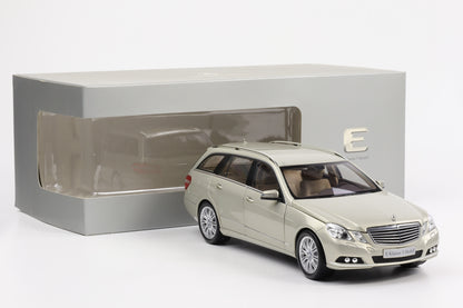 1:18 Minichamps Mercedes-Benz E-Klasse S212 T-Modell Perlbeige metallic full opening