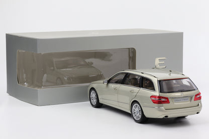 1:18 Minichamps Mercedes-Benz E-Klasse S212 T-Modell Perlbeige metallic full opening