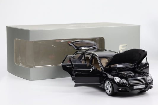 1:18 Minichamps Mercedes-Benz E-Klasse S212 T-Modell Cupritbraun metallic 2009