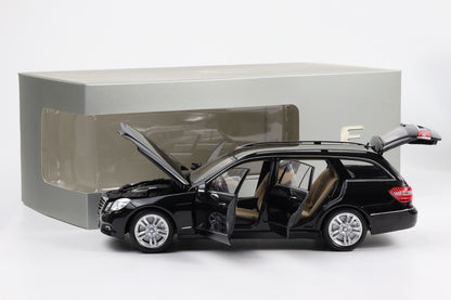 1:18 Minichamps Mercedes-Benz E-Klasse S212 T-Modell Cupritbraun metallic 2009