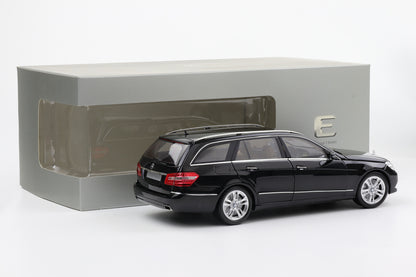 1:18 Minichamps Mercedes-Benz E-Klasse S212 T-Modell Obsidianschwarz metallic 2009