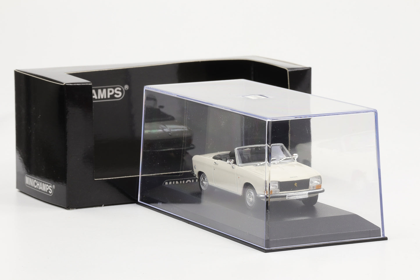 1:43 Minichamps Peugeot 304 Cabriolet 1972 Blanc Alaska / White