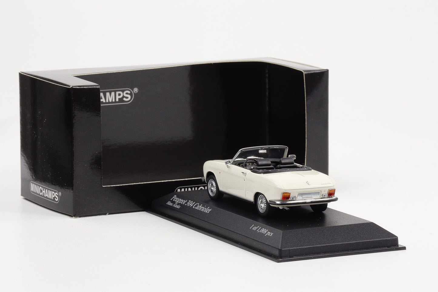 1:43 Minichamps Peugeot 304 Cabriolet 1972 Blanc Alaska / White