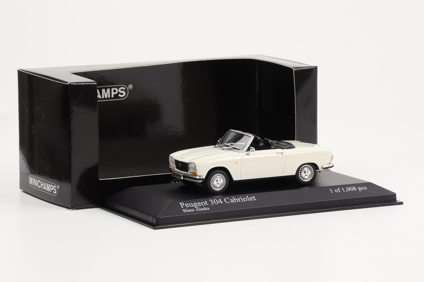 1:43 Minichamps Peugeot 304 Cabriolet 1972 Blanc Alaska / White