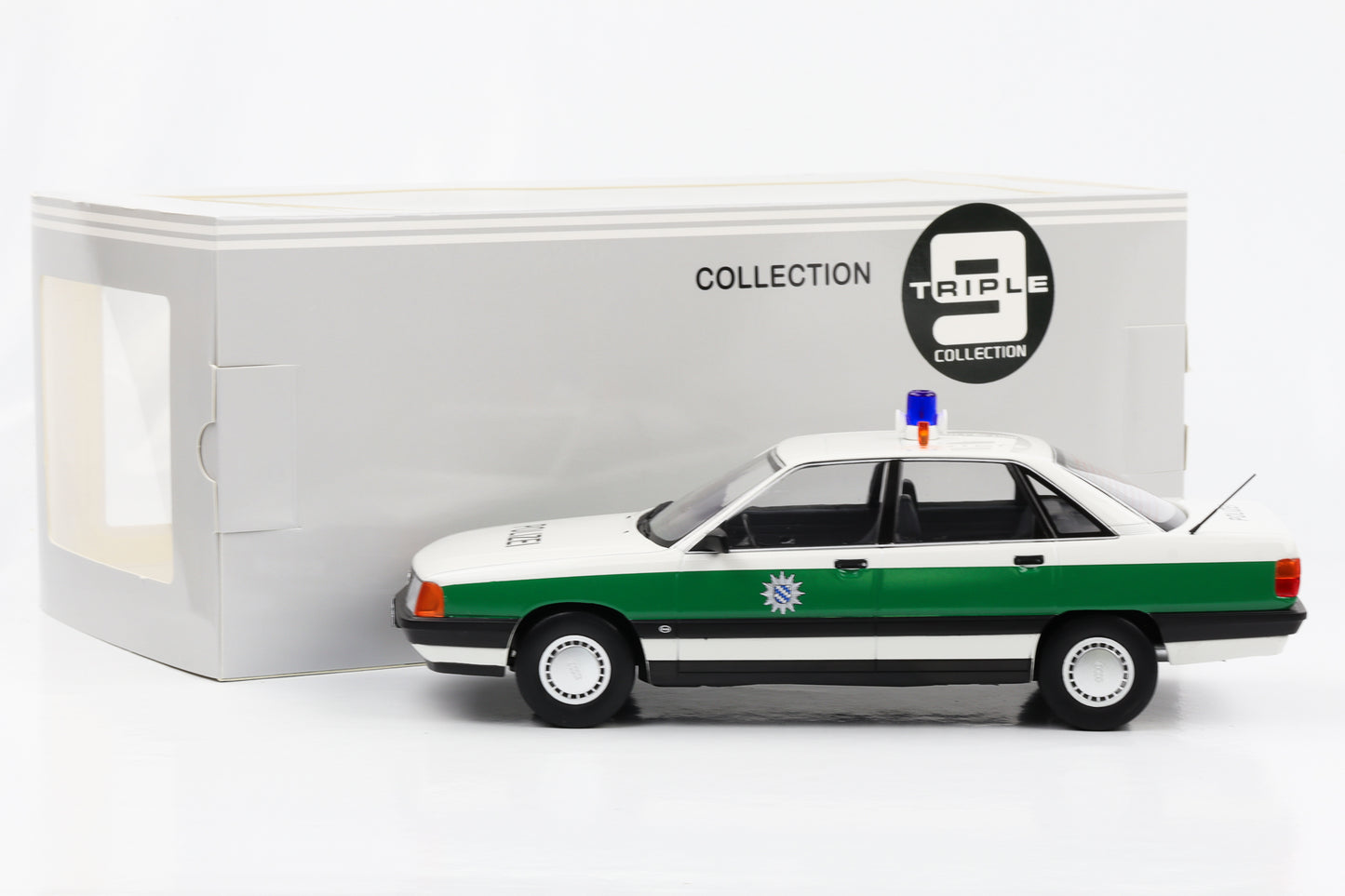 1:18 أودي 100 C3 2.3E 1989 الشرطة الألمانية أبيض-أخضر تريبل 9 دييكاست