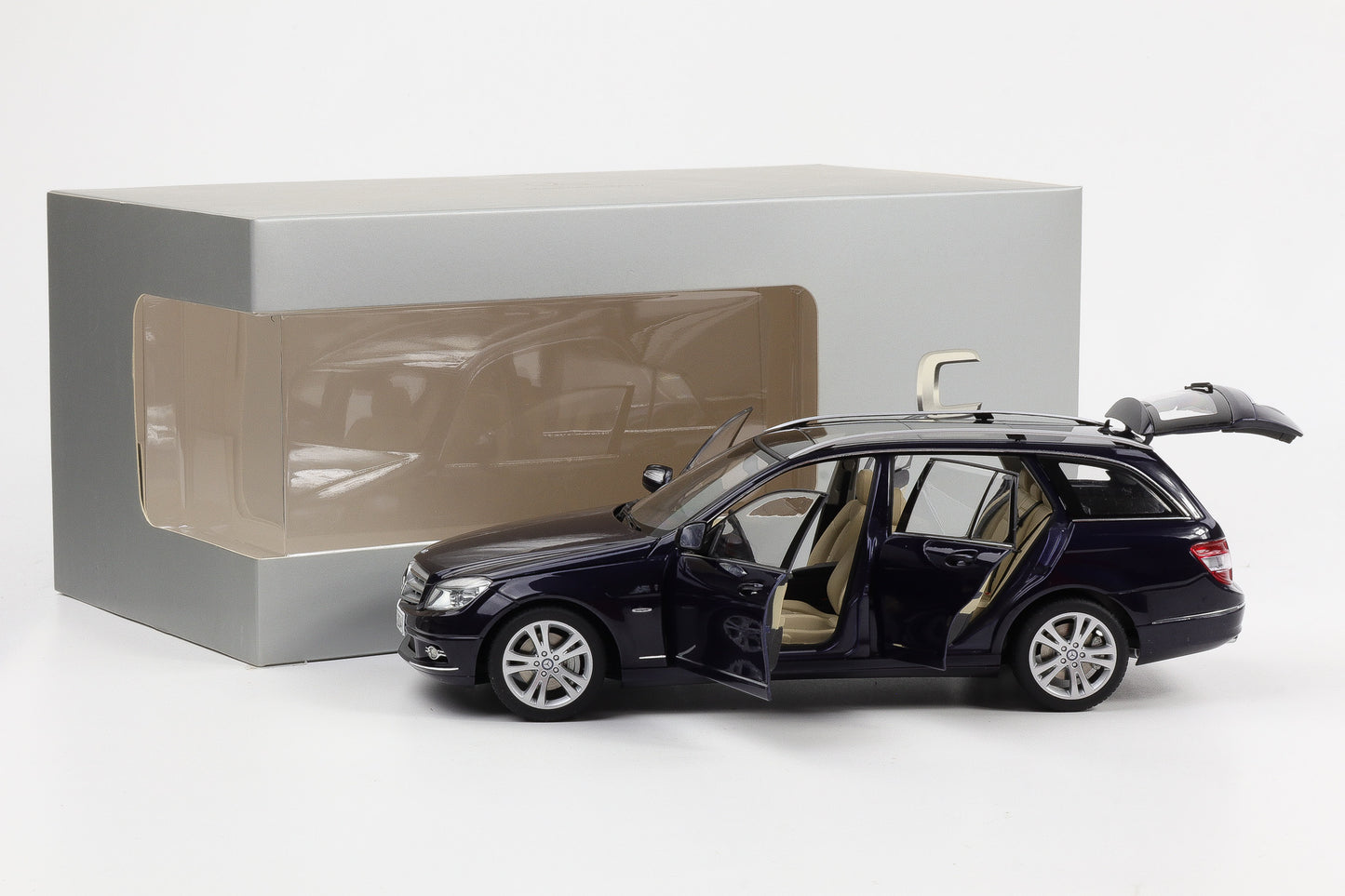 1:18 Autoart Mercedes-Benz C-Klasse S204 T-Modell Tansanitblau 2007