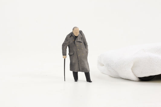 1:18 Cartrix Figur Winston Churchill alt Mantel Stock  WWII GB