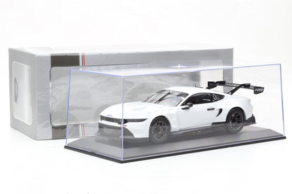 1:18 IXO Ford Mustang GT3 Racing Spec Plain Body Version 2024 + Vitrine