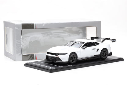 1:18 IXO Ford Mustang GT3 Racing Spec Plain Body Version 2024 + Vitrine