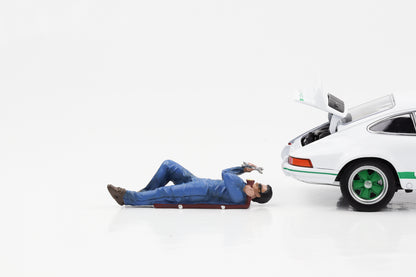 Figura 1:24 del meccanico di automobili Paul sdraiato con torcia Figure del Diorama americano