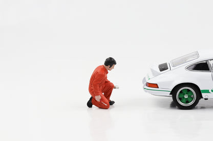 Figura 1:24, mecânico de corrida clássico Jerry ajoelhado, figuras laranja do Diorama Americano