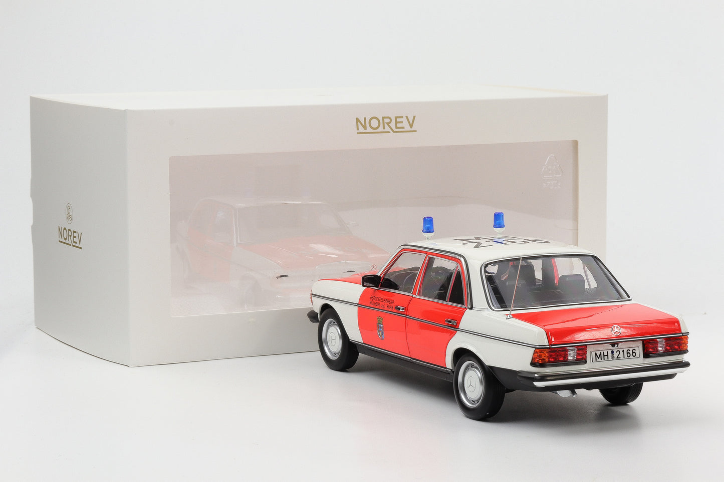 1:18 Norev Mercedes-Benz 200 W123 Limousine Notarzt Ambulance 1984 183834