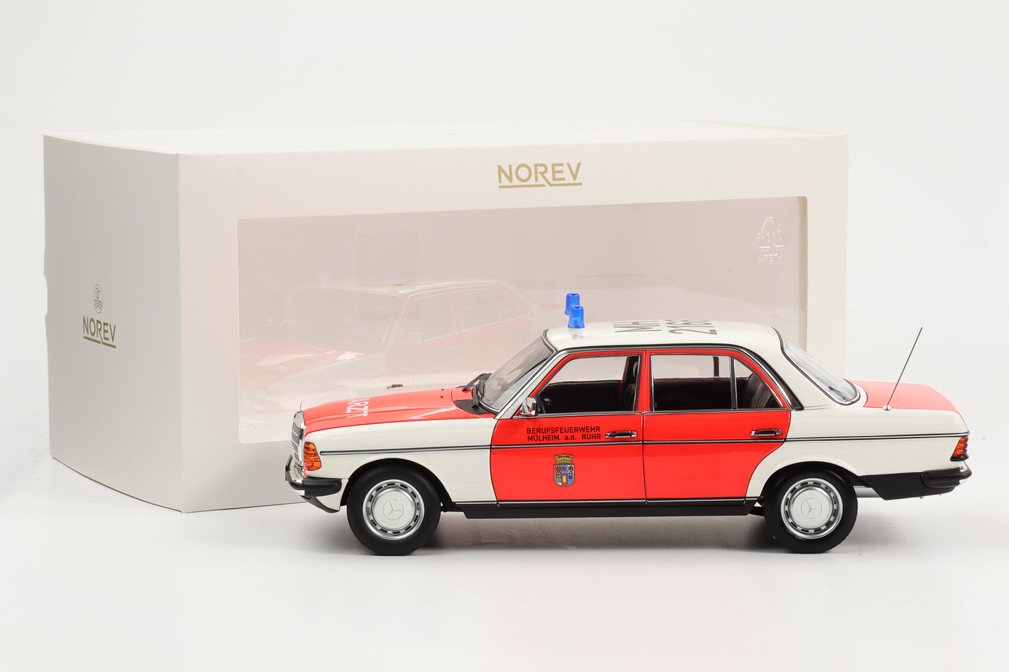 1:18 Norev Mercedes-Benz 200 W123 Limousine Notarzt Ambulance 1984 183834