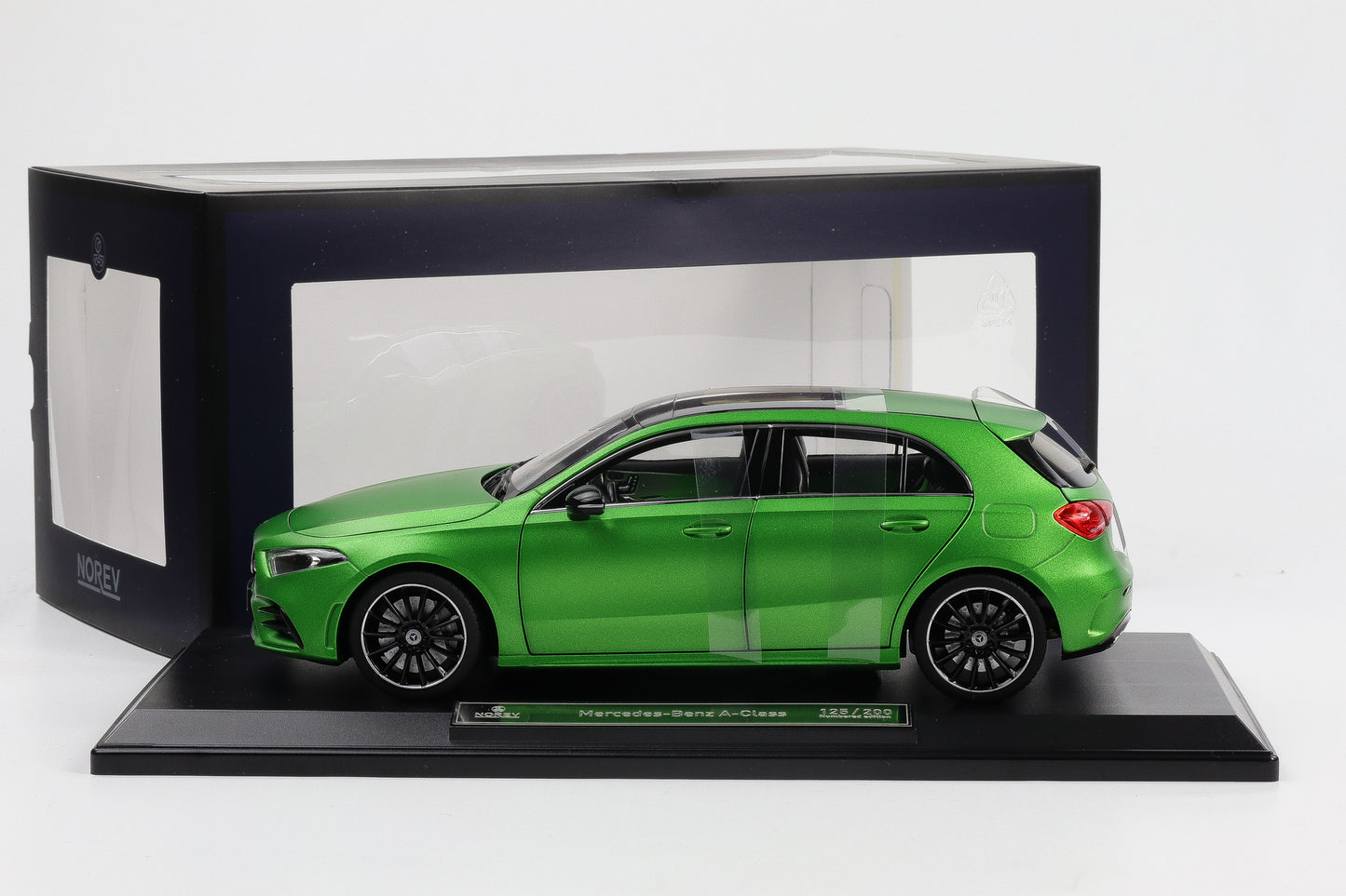 1:18 Mercedes-Benz W177 A-Class 2018 green metallic full opening limited 200 pcs