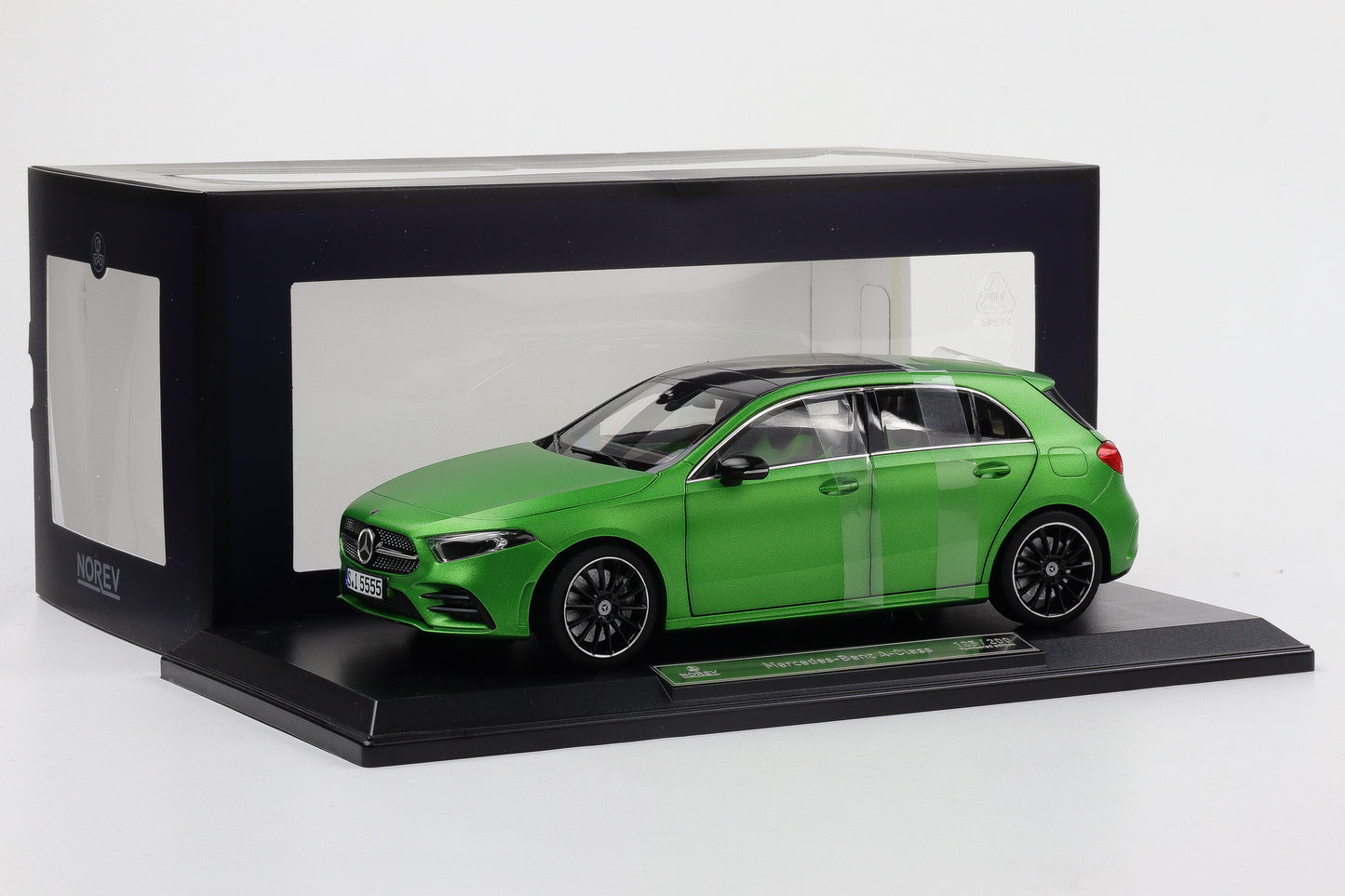 1:18 Mercedes-Benz W177 A-Class 2018 green metallic full opening limited 200 pcs