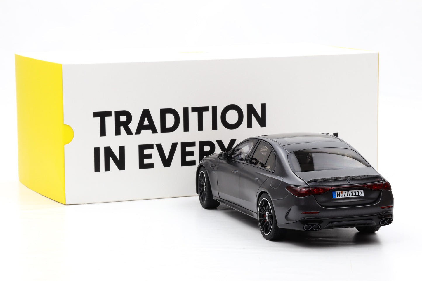 1:18 NZG Mercedes-Benz AMG E 53 Hybrid 4Matic+ (W214) 2024 graphitgrau magno