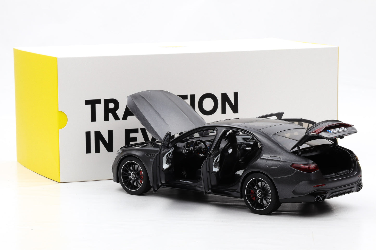1:18 NZG Mercedes-Benz AMG E 53 Hybrid 4Matic+ (W214) 2024 graphitgrau magno