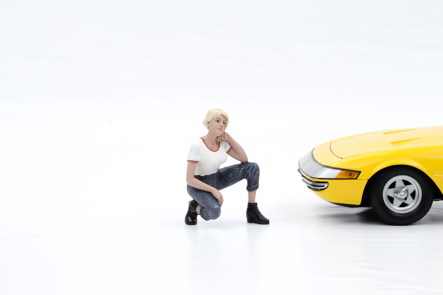 1:18 American Diorama Car Girls in Tees Michelle Figuren AD-38237