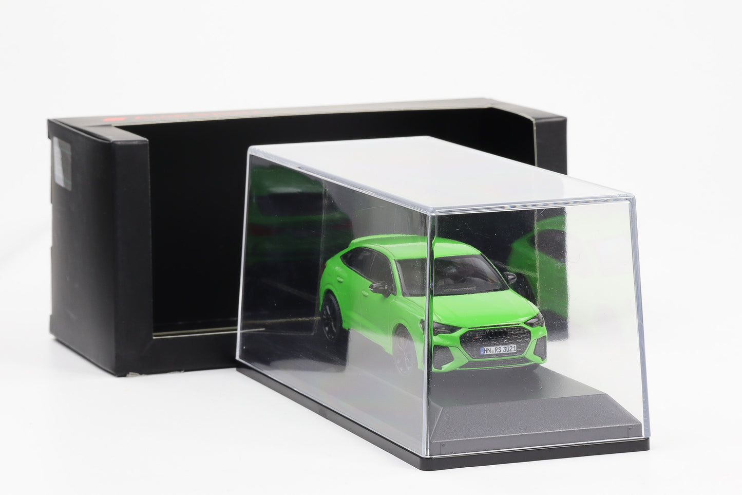 1:43 Minichamps Audi RS Q3 B8 Sportback 2019 Kyalami Green Dealer