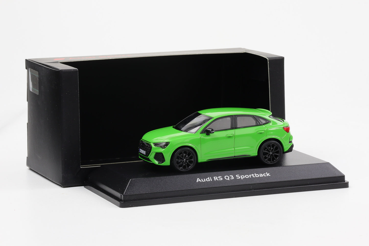 1:43 Minichamps Audi RS Q3 B8 Sportback 2019 Kyalami Green Dealer