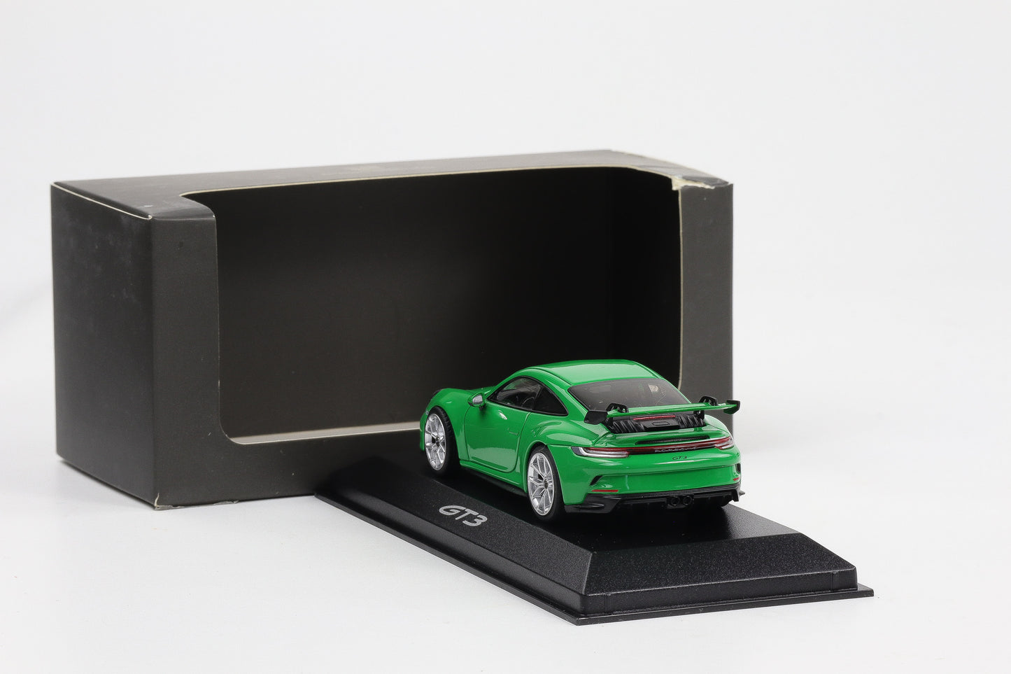 1:43 Minichamps Porsche 911 992 GT3 Coupe phytongrün WAP Dealer
