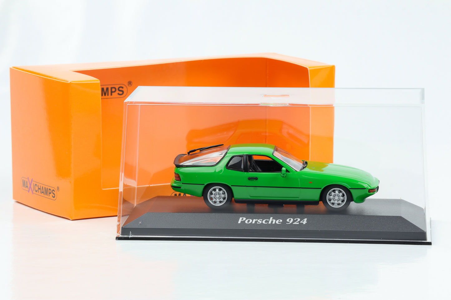 1:43 Porsche 924 verte 1978 Maxichamps Minichamps