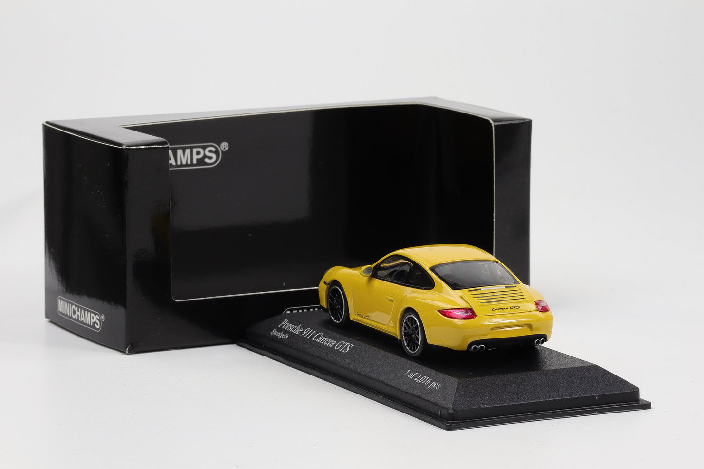 1:43 Minichamps Porsche 911 997 II Carrera GTS 2011 Speedgelb