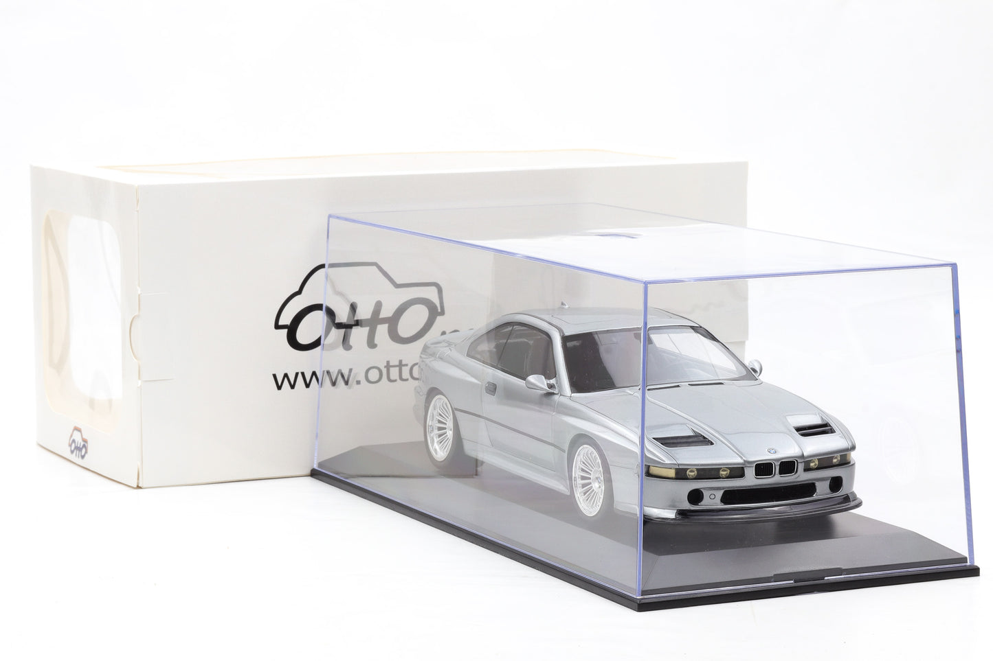 1:18 Otto mobile BMW 858 CSL Reyn Speed Shop Jonsibal Chrome Shadow + Vitrine
