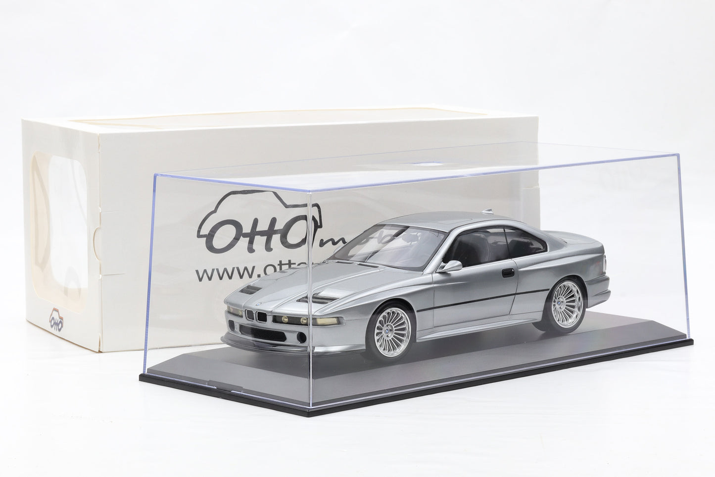 1:18 Otto mobile BMW 858 CSL Reyn Speed Shop Jonsibal Chrome Shadow + Vitrine