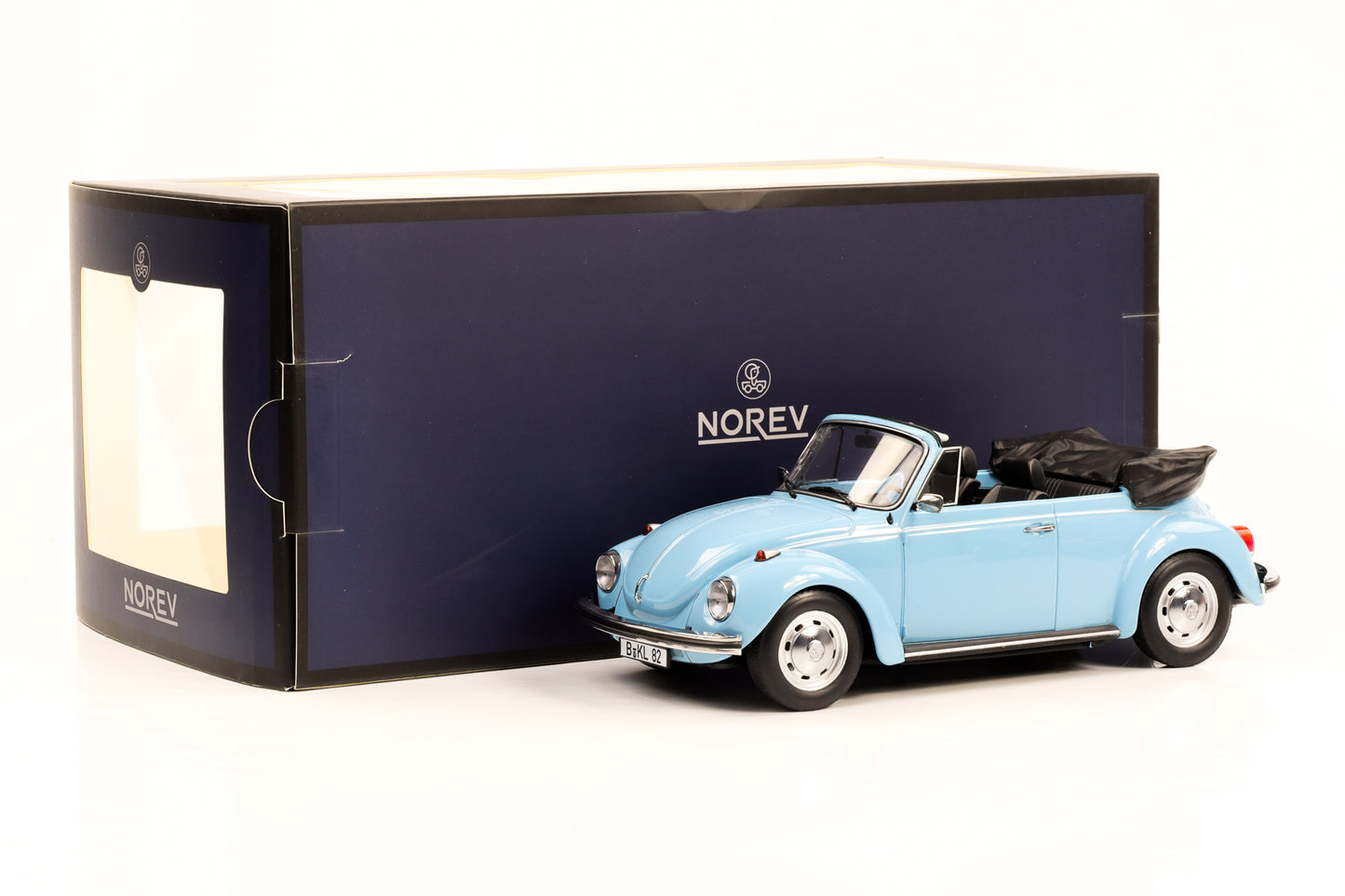 1:18 VW Beetle 1303 Cabriolet 1973 light blue Norev