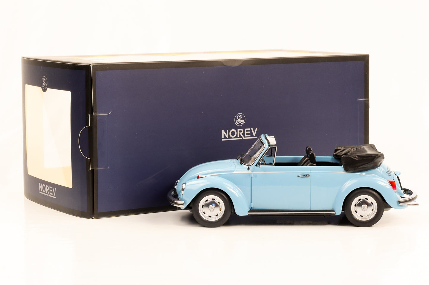 1:18 VW Fusca 1303 Cabriolet 1973 azul claro Norev