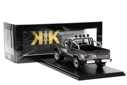 1:18 Toyota Hilux SR5 Truck Xtra Cab 4x4 1985 graumetallic Decor weiß KK Scale