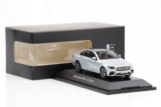 1:43 iScale Mercedes-Benz E-Klasse W213 hightechsilber 2020 / Felgenfarbe löst sich