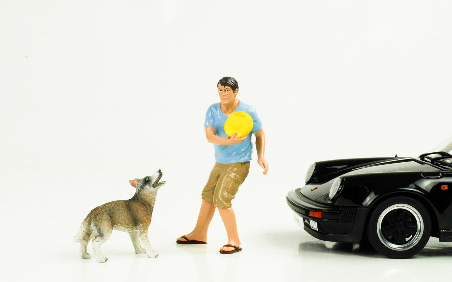 Figura 1:18 uomo che gioca con figure diorama di cani